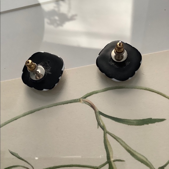 🌼2 FOR $20 Vintage Stud Earrings - Picture 3 of 3